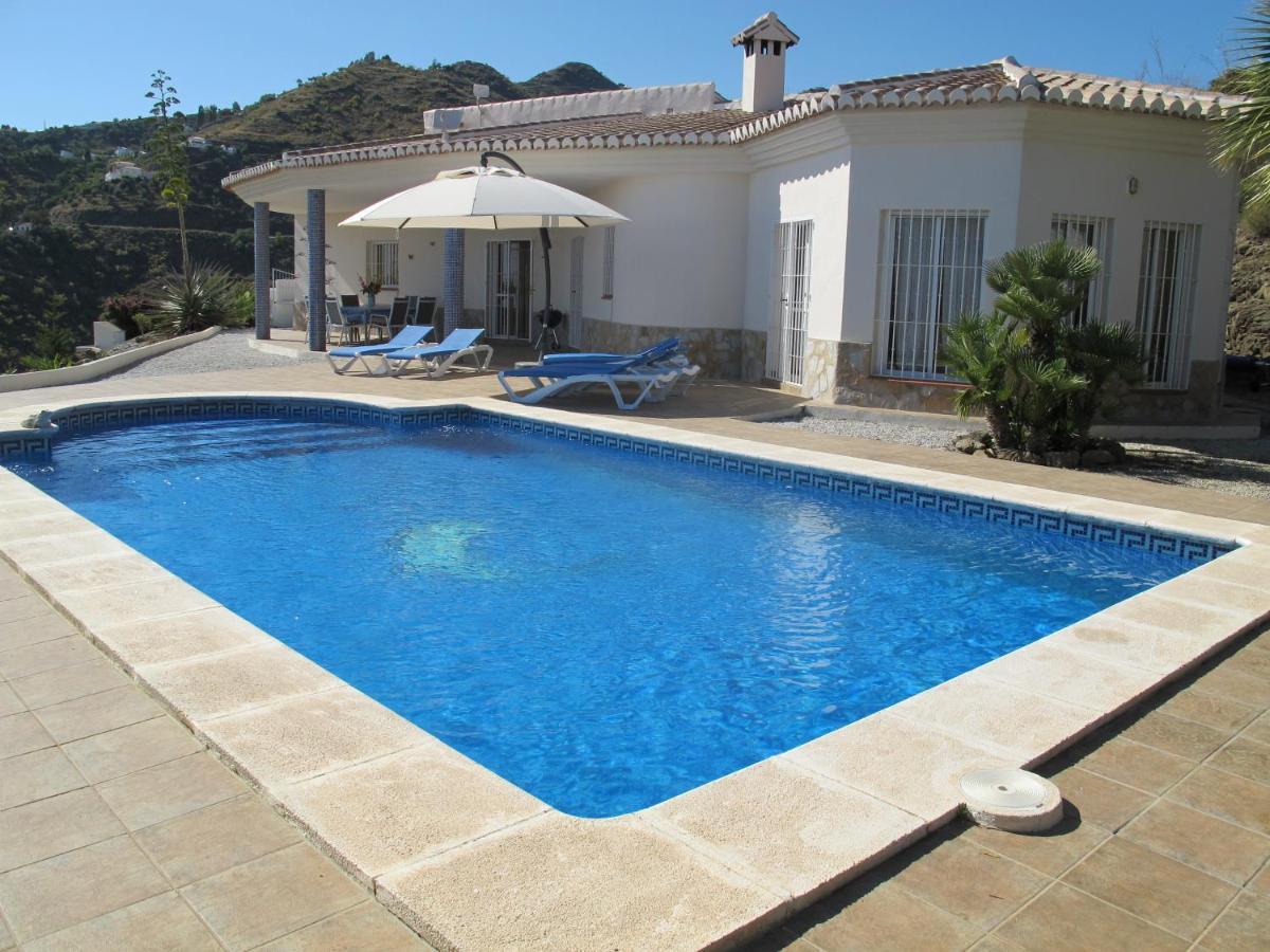 Villa Camakini With Heated Pool And Sea View Аренас Экстерьер фото